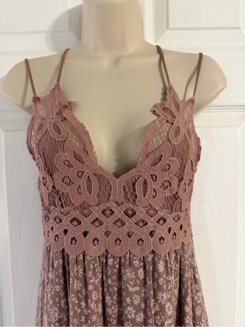 Chrysanthemum M Boho Floral Lace Crochet Tiered Maxi Dress Mauve - Picture 3 of 8